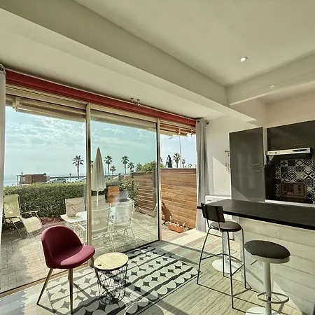 Lägenhet En Rez De Jardin Avec Terrasse Privee Face A La ! Fréjus