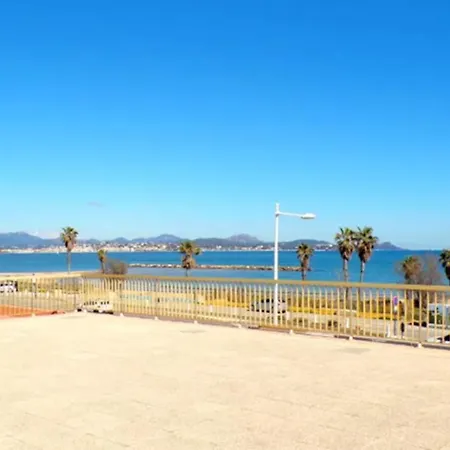 En Rez De Jardin Avec Terrasse Privee Face A La ! Lägenhet Fréjus